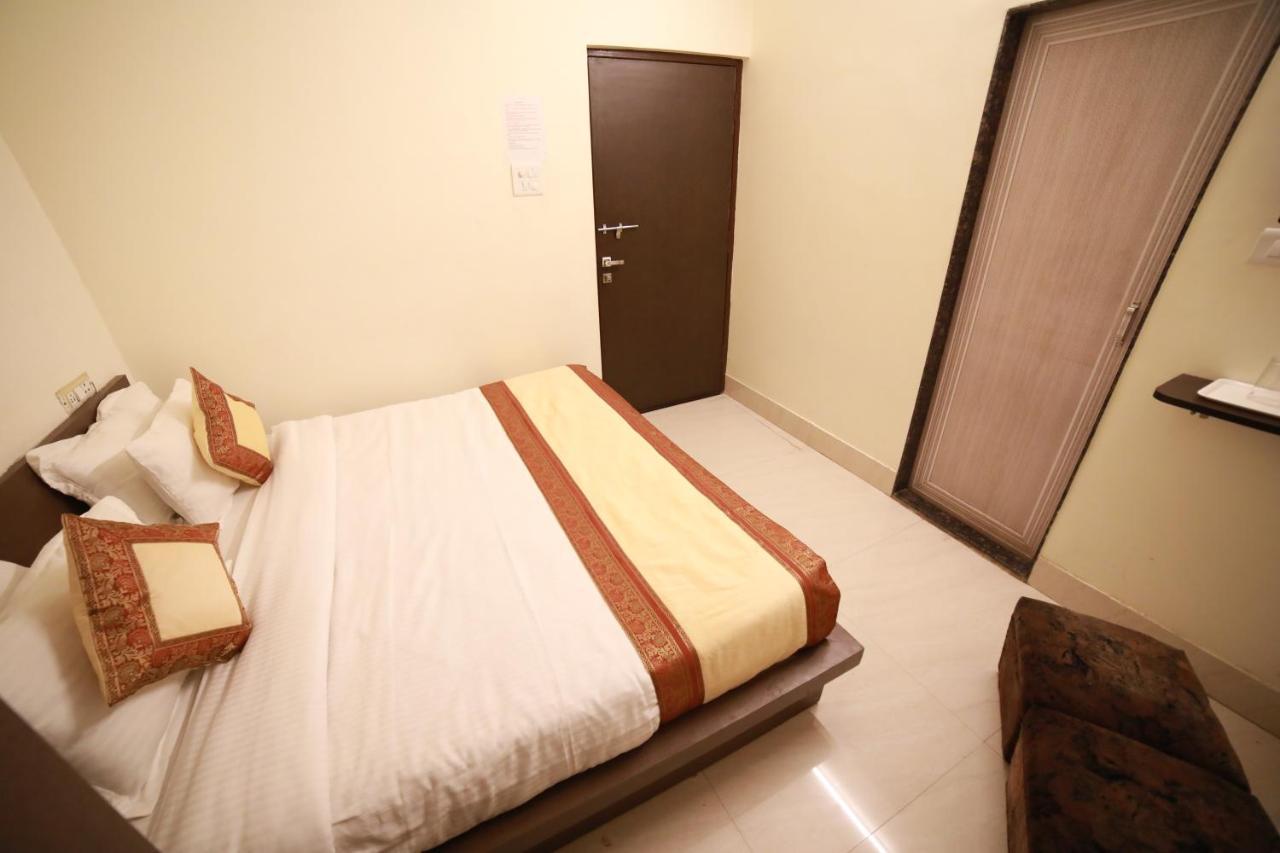 Oyo 16708 Sada Shiv Guest House Varanasi Eksteriør bilde